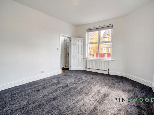 3 bedroom end of terrace house to rent