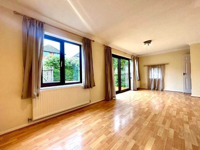 3 bedroom end of terrace house to rent