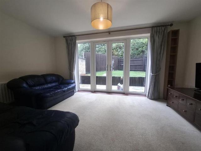 3 bedroom end of terrace house to rent