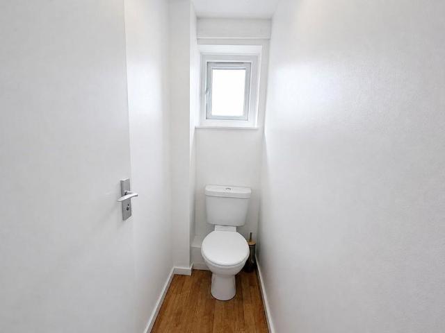 3 bedroom end of terrace house to rent