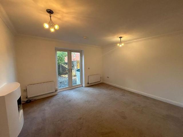 3 bedroom end of terrace house to rent