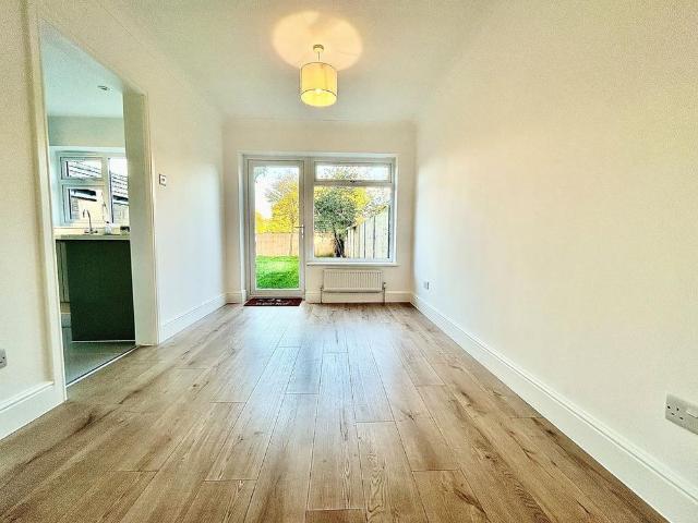 3 bedroom end of terrace house to rent
