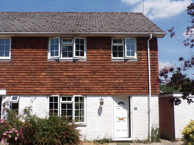 3 bedroom end of terrace house to rent
