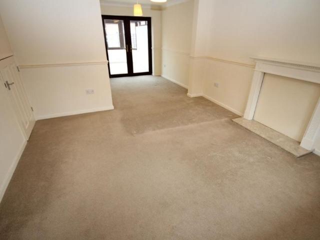 3 bedroom end of terrace house to rent