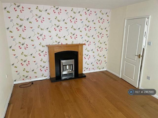 3 bedroom end of terrace house to rent