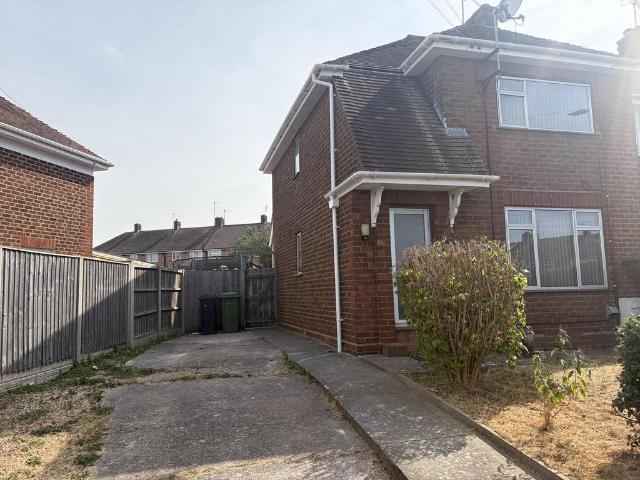 3 bedroom end of terrace house to rent