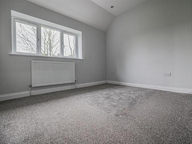 3 bedroom end of terrace house to rent