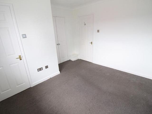 3 bedroom end of terrace house to rent