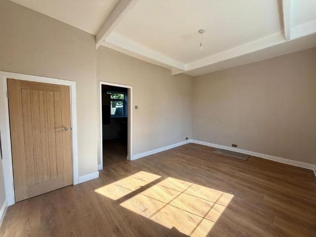 3 bedroom end of terrace house to rent