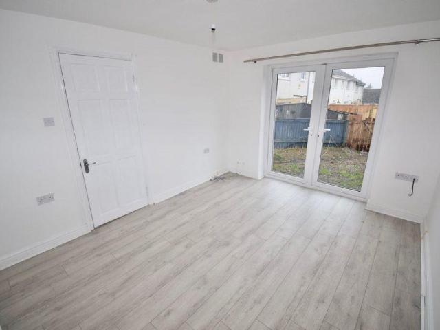 3 bedroom end of terrace house to rent