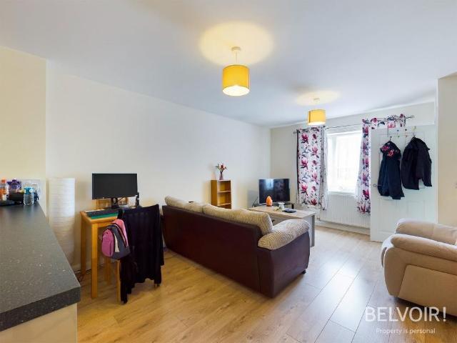 3 bedroom end of terrace house to rent