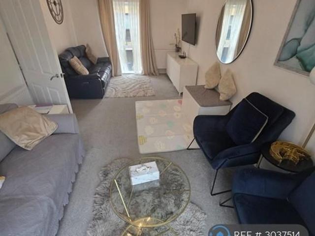 3 bedroom end of terrace house to rent