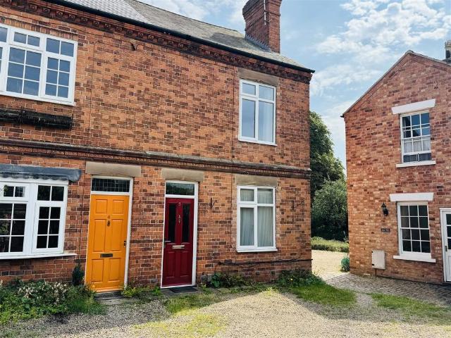 3 bedroom end of terrace house to rent