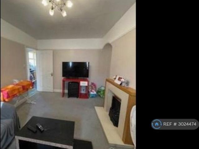 3 bedroom end of terrace house to rent