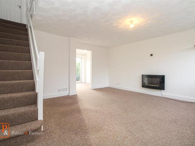 3 bedroom end of terrace house to rent