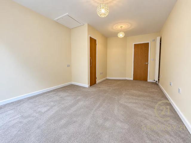 3 bedroom end of terrace house to rent