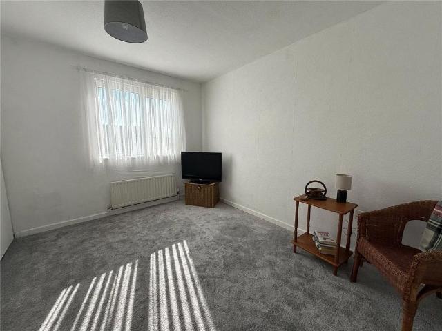 3 bedroom end of terrace house to rent