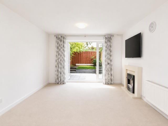 3 bedroom end of terrace house to rent
