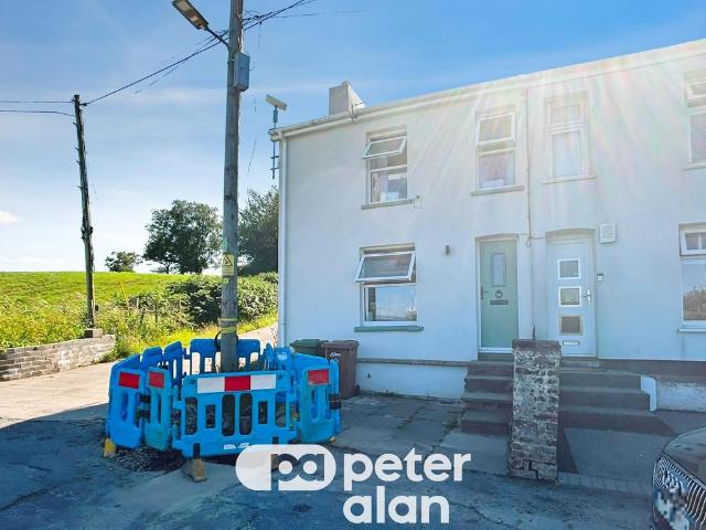 3 bedroom end of terrace house to rent