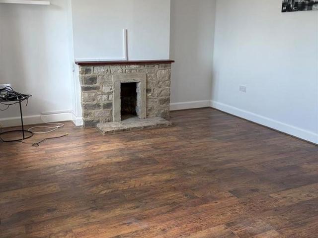 3 bedroom end of terrace house to rent