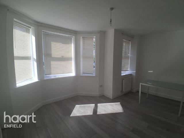 3 bedroom end of terrace house to rent