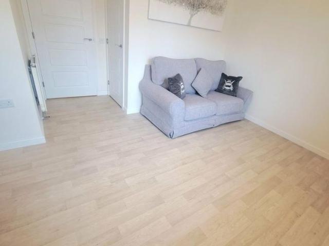 3 bedroom end of terrace house to rent