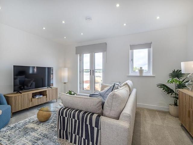 3 bedroom end of terrace house to rent