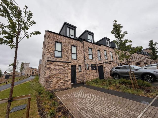 3 bedroom end of terrace house to rent
