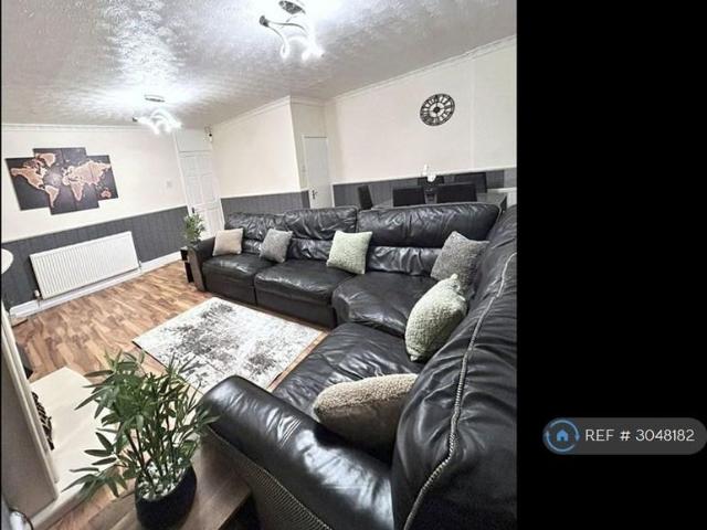 3 bedroom end of terrace house to rent