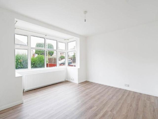 3 bedroom end of terrace house to rent