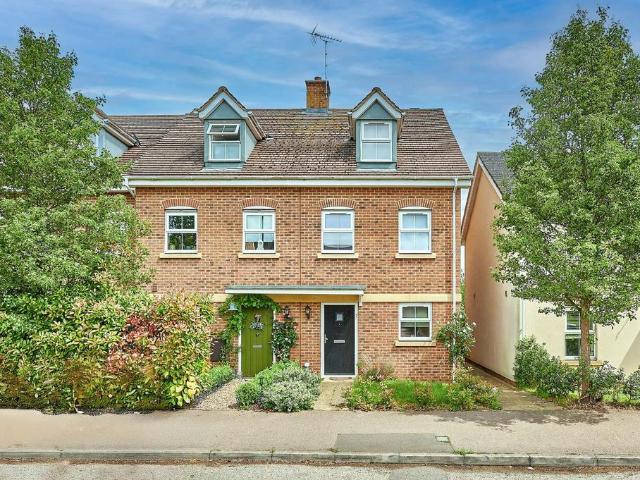 3 bedroom end of terrace house to rent
