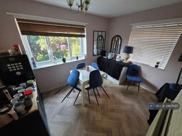 3 bedroom end of terrace house to rent