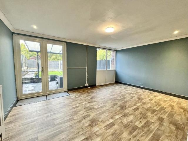 3 bedroom end of terrace house to rent
