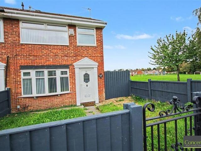 3 bedroom end of terrace house to rent