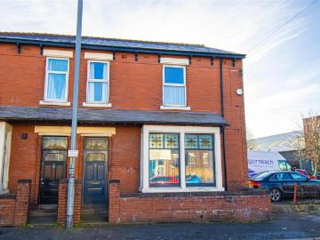 3 bedroom end of terrace house to rent