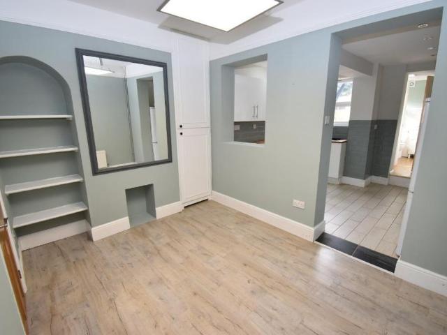 3 bedroom end of terrace house to rent