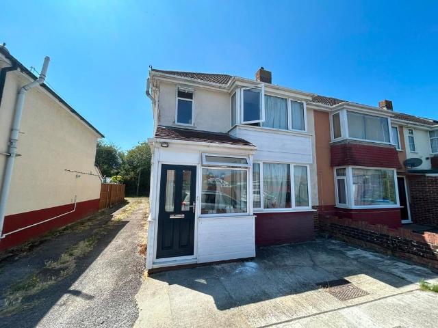 3 bedroom end of terrace house to rent