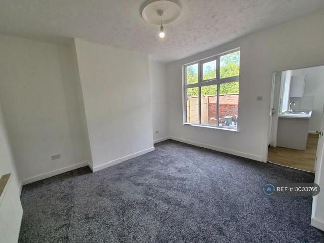 3 bedroom end of terrace house to rent