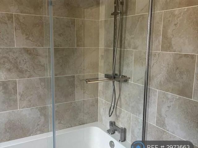 3 bedroom end of terrace house to rent