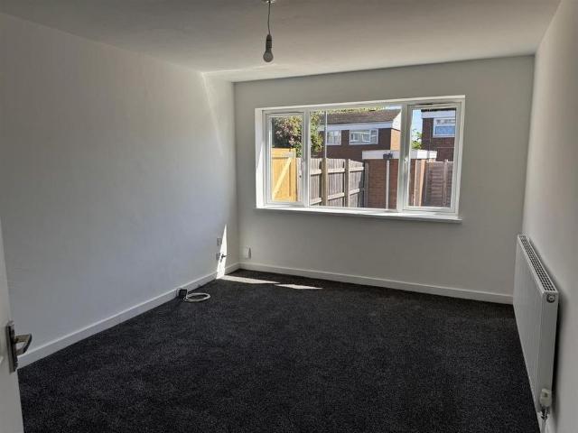 3 bedroom end of terrace house to rent