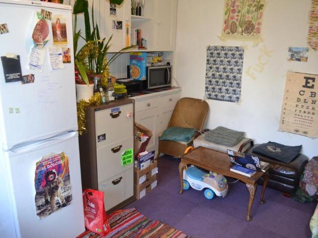 3 bedroom end of terrace house to rent