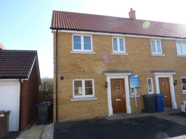3 bedroom end of terrace house to rent