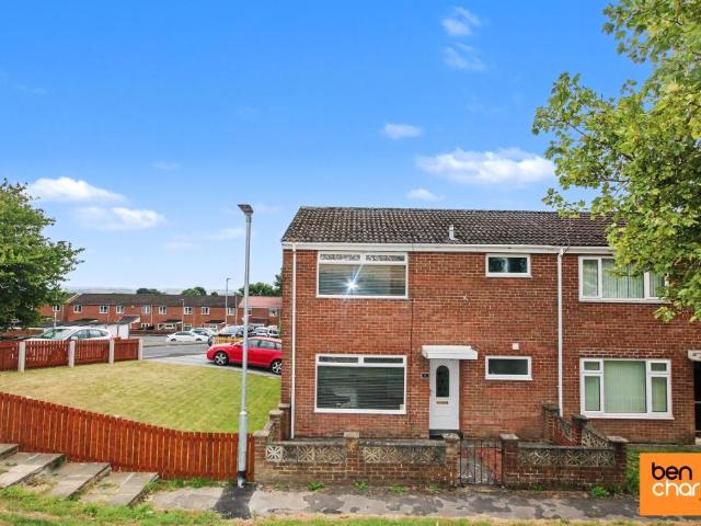 3 bedroom end of terrace house to rent