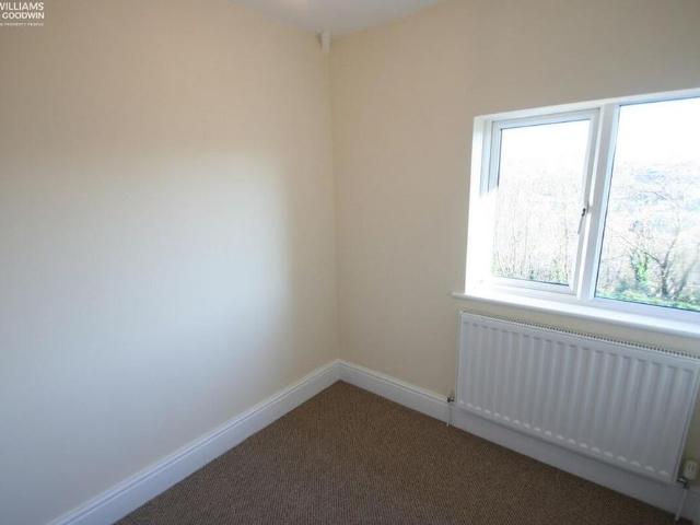 3 bedroom end of terrace house to rent