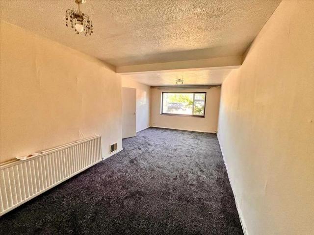 3 bedroom end of terrace house to rent