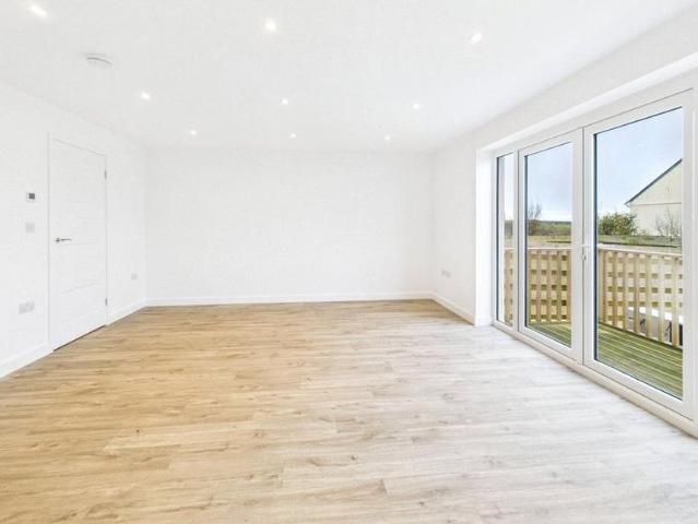3 bedroom end of terrace house to rent