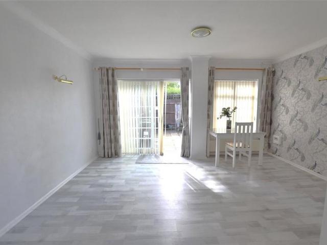 3 bedroom end of terrace house to rent