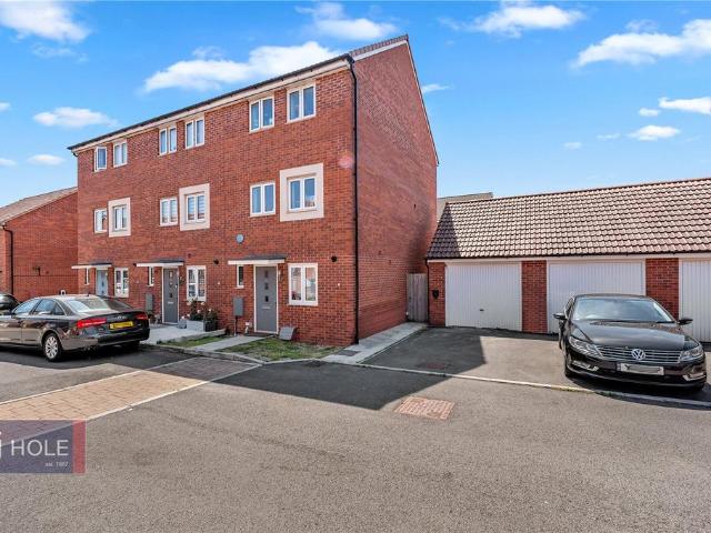 3 bedroom end of terrace house to rent