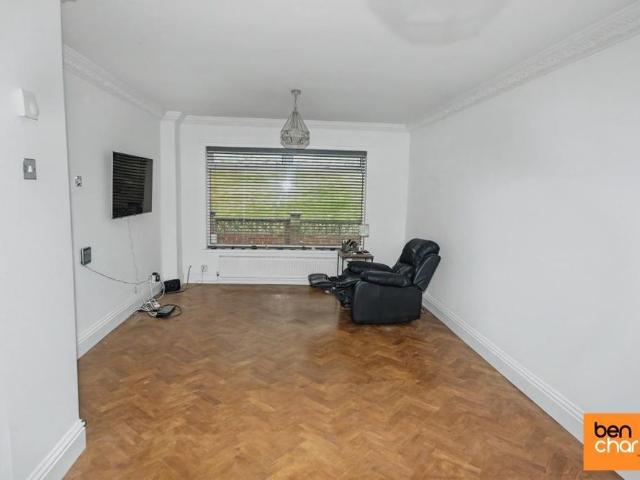 3 bedroom end of terrace house to rent