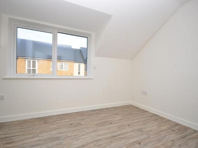 3 bedroom end of terrace house to rent